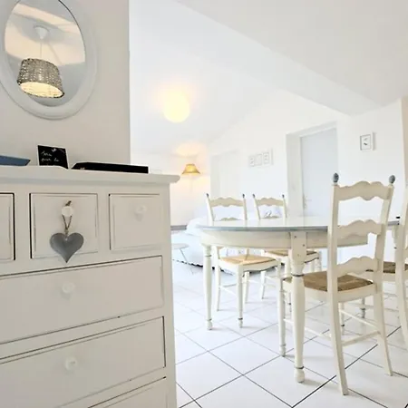 Avec Terrasse Au Port D'ars-en-re, Wi-fi Gratuit - Fr-1-835-6 * Арс-эн-Рэ