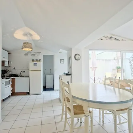 Avec Terrasse Au Port D'ars-en-re, Wi-fi Gratuit - Fr-1-835-6 * Ars-en-Ré